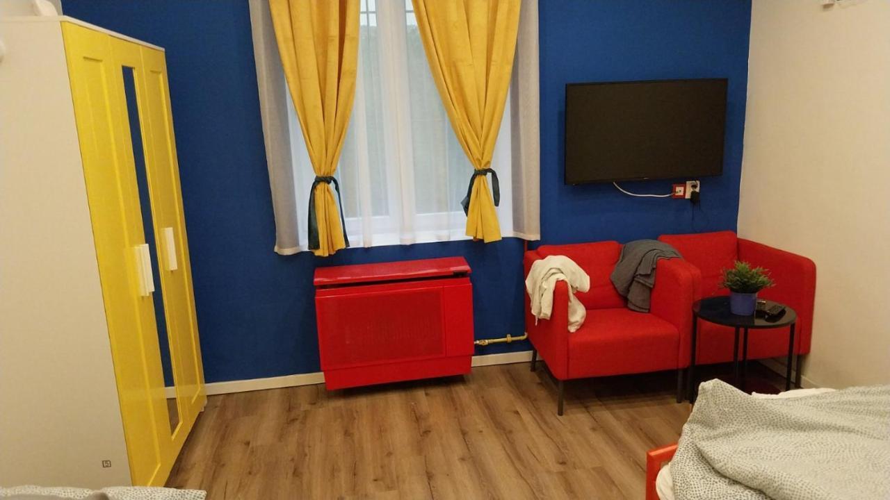 Yellow Blue Apartment 布达佩斯 外观 照片